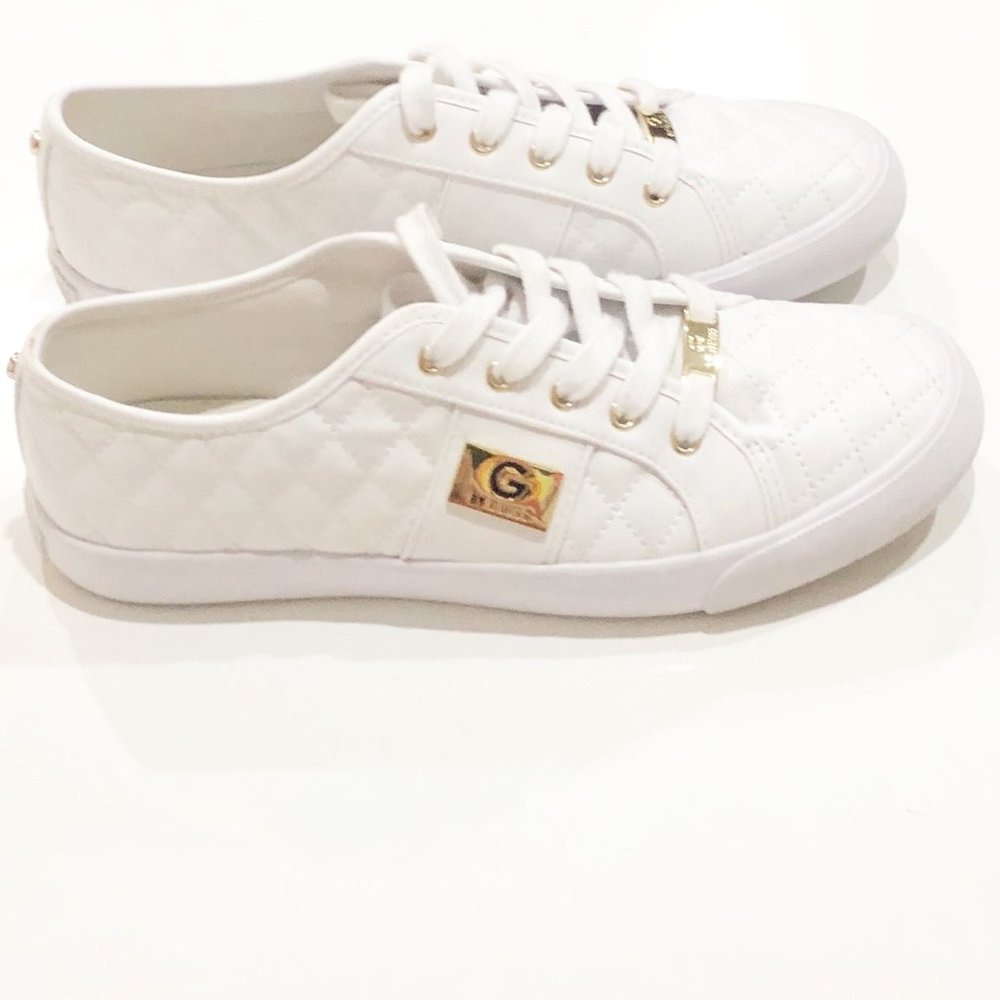 G BY GUESS BACKER LACE-UP QUILTED SNEAKER